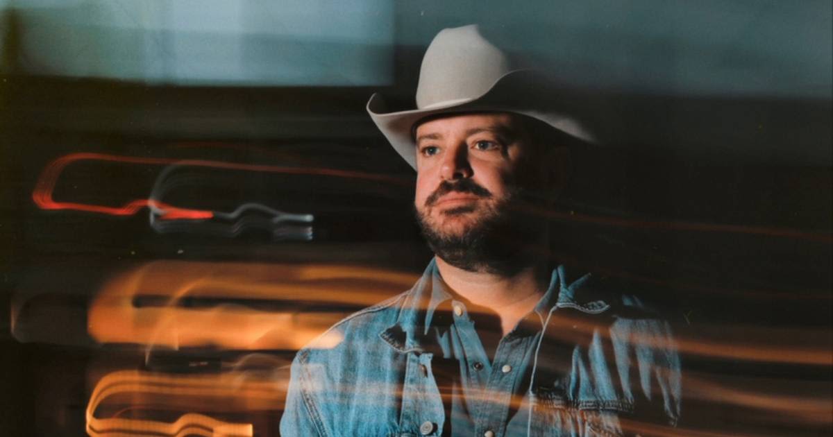Wade Bowen Rededicated Himself To His Career Ahead of His 10th Album, "Flyin'"