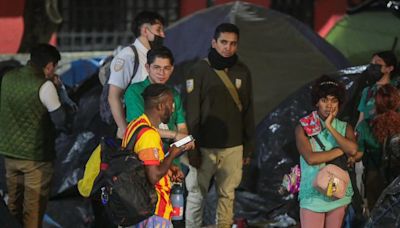 Desalojan a migrantes de la Plaza Giordano Bruno, en la colonia Juárez