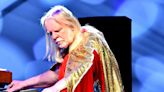 Rick Wakeman: su amor por los libros de historia, las extravagantes capas que aun usa y el día que compró un equipo de fútbol