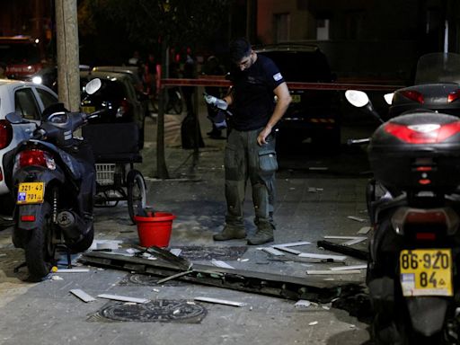 Air attack leaves 1 dead, at least 10 injured in Tel Aviv