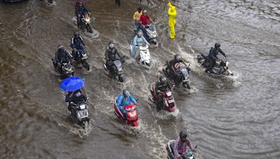 Gujarat Rains: Surat Witnesses Severe Waterlogging Amid Heavy Downpour, Police Issues Advisory