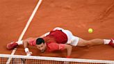 Djokovic se retira de Roland Garros por un desgarro de menisco