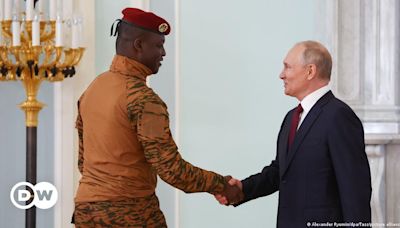 Rússia envia mais instrutores militares ao Burkina Faso – DW – 05/06/2024