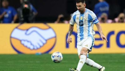 Messi se torna o segundo maior artilheiro por seleções