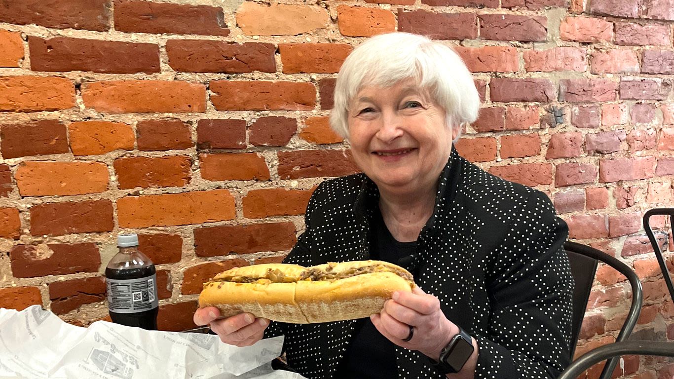 Janet Yellen orders cheesesteak like a Philadelphian