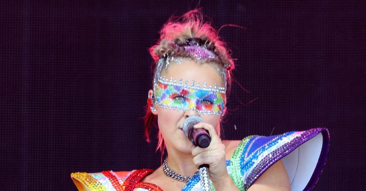 'Respectfully, F--- You!': JoJo Siwa Calls Out Hater Who Booed Her at Pride Concert — Watch