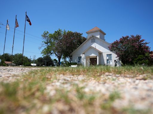 Plans to demolish Texas church where gunman opened fire in 2017 draw visitors back to sanctuary