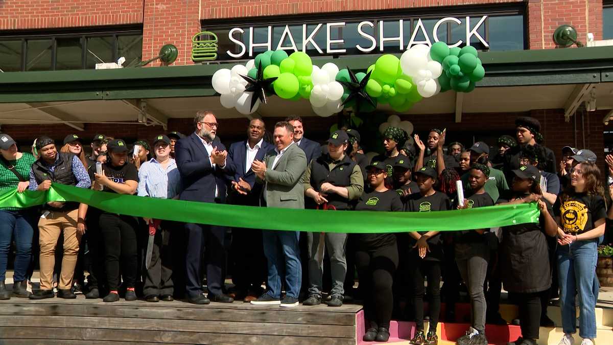 Pittsburgh's first Shake Shack opens in Strip District