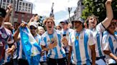 Videos: los hinchas mendocinos junto a Tato Aguilera, coparon Atlanta en la previa del duelo ante Canadá | + Deportes