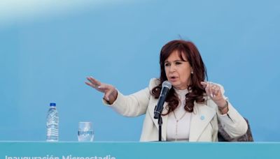 Cristina Kirchner compartió una nota de la BBC para cuestionar al Gobierno de Milei por sus políticas económicas