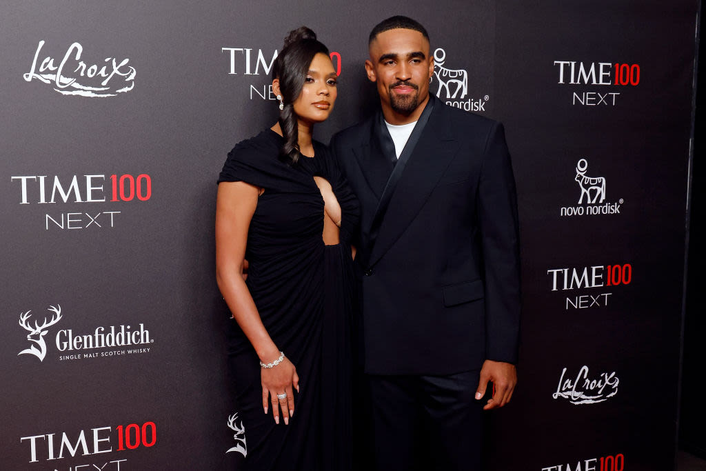 Jalen Hurts Breaks Hearts As Engagement Rumors Fly Around The Internet, Girlfriend Spotted Rocking Huge Diamond