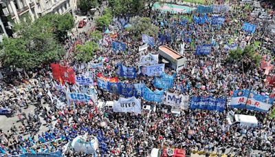 Para presionar en la votación de la Ley Bases, el peronismo se vuelca a la calle y eleva la confrontación con el Gobierno