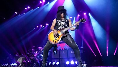 Slash 'não se lembra de nenhum' dos primeiros shows da carreira: 'Coisa de bêbado'