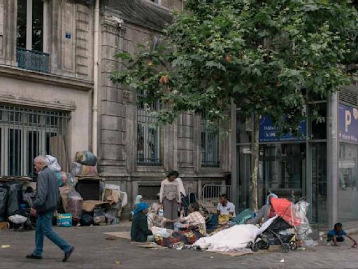 France is busing homeless immigrants out of Paris before the Olympics