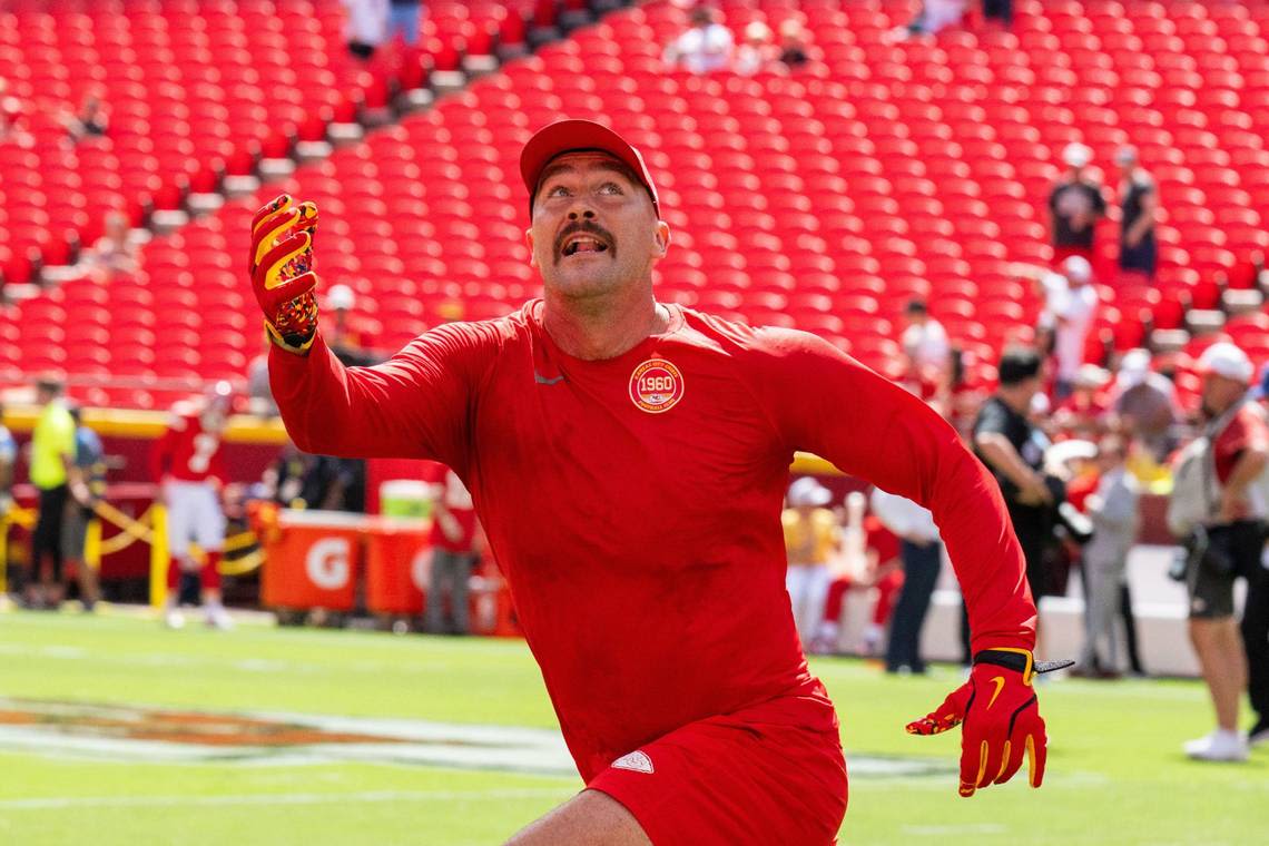 Here are 12 photos of Travis Kelce and Taylor Swift from Chiefs-Bengals game