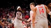 After laying out Terrapins, Justice Sueing hands out leis to fellow Ohio State seniors