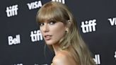 Taylor Swift encourages fans to vote early