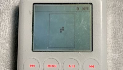 TIL: Apple once built a Tetris-like game for the iPod 3rd generation, never released it