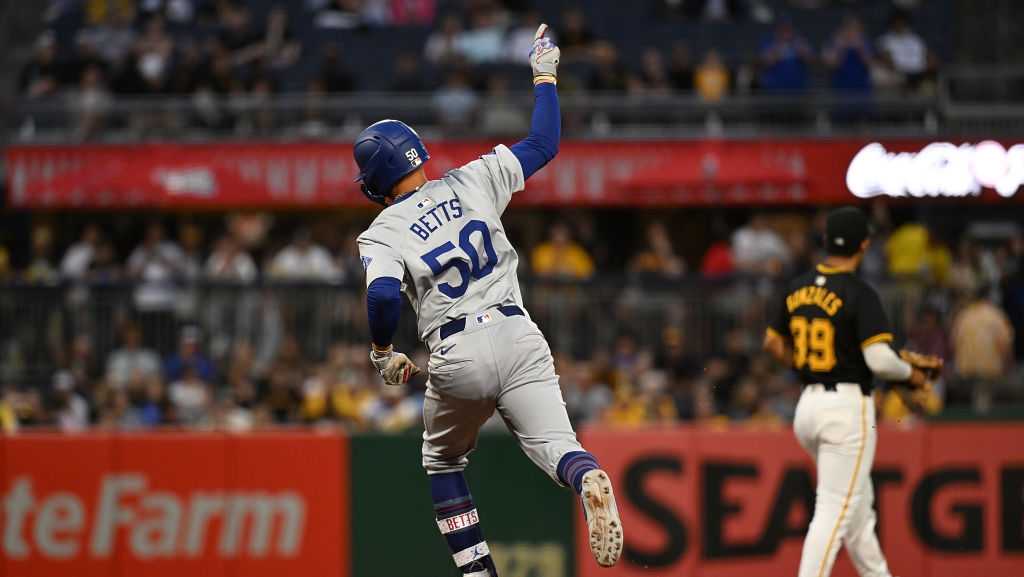 Dodgers hit three home runs in 11-7 rout of Pirates