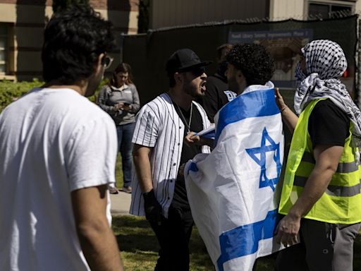 Manifestantes pró-Israel e Palestina entram em 'confronto físico' em universidade nos EUA: 'Desolada com a violência'