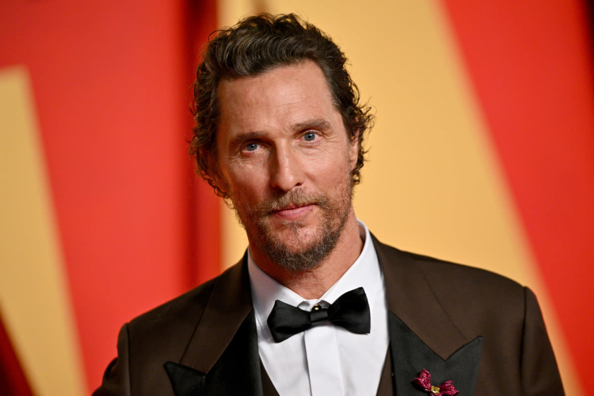 Matthew McConaughey Worries Fans With Photo Showing Alarming Facial Swelling