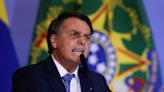 Bolsonaro se irrita com pergunta sobre imóveis e diz que família é perseguida