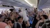 Mundial 2022: a los gritos y con mucha euforia, así partieron los últimos vuelos desde Ezeiza a Qatar