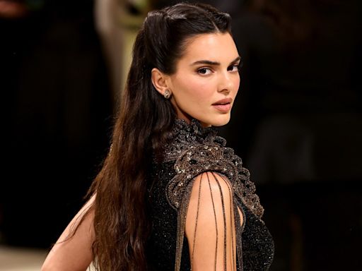 La noche en la que Kendall Jenner triunfó con tres escotes imposibles en la MET Gala 2024