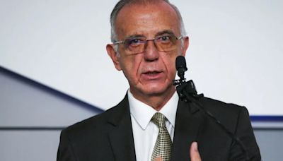 El ministro de Defensa, Iván Velásquez, exigió a Olmedo López entregar las pruebas de sus denuncias