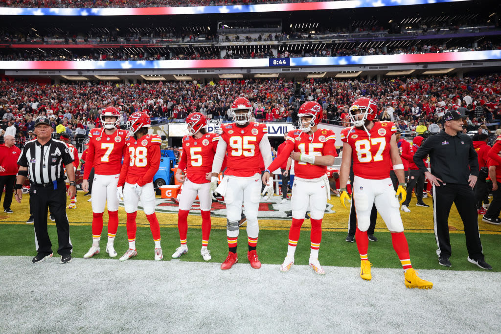 Taylor Swift Fans Target Travis Kelce’s Christian Teammate for Song Reference in Speech – ‘This is Insane̵