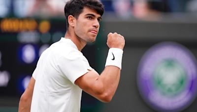 Carlos Alcaraz avanza a octavos de Wimbledon tras una sufrida remontada ante el estadounidense Tiafoe