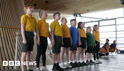 Children’s choir get surprise audience with new PM