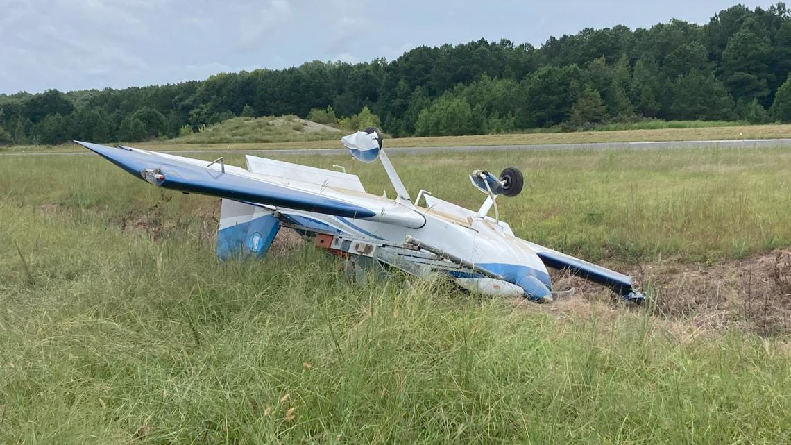 Small plane crashes, flips upside down at Williamsburg airport