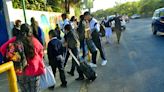 Suben los resfríos y padres piden ampliar el receso escolar; Educación evalúa