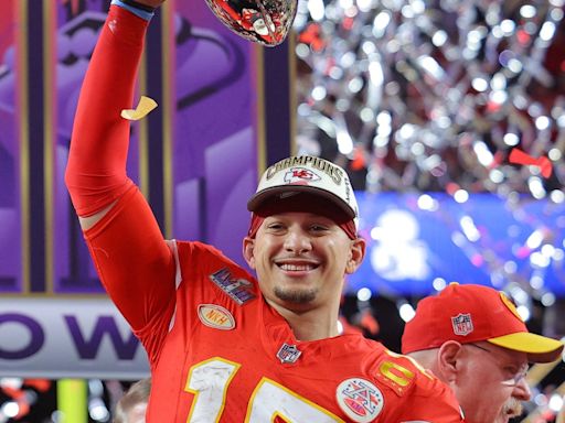 ¿En qué posición del draft fue elegido Patrick Mahomes y en qué universidad jugó?