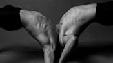 “Wrestlers”: a tactile, multifaceted exhibition exploring intimacy through the sport of combat