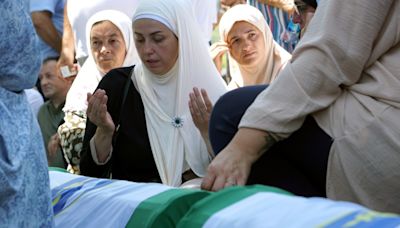 Bosnian Muslims commemorate Srebrenica genocide