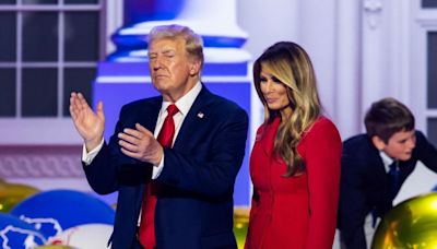 Melania reparece para apoyar a Trump con un traje rojo de Dior