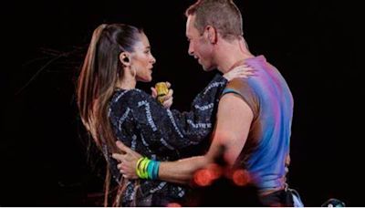 Tini se unió a Chris Martin en un video justo antes de su show en Saturday Night Live