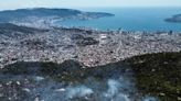 Autoridades: Dos incendios forestales afectan al mexicano Acapulco y avanzan hacia casas