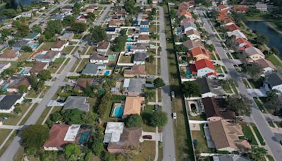 Florida residents rush to 'last resort' as insurance crisis deepens