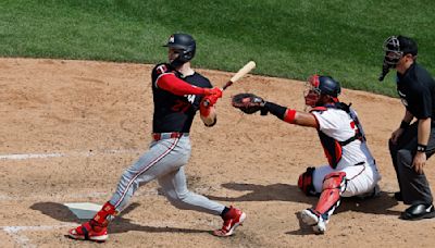 Twins play a man down after Castillo doesn’t arrive in time