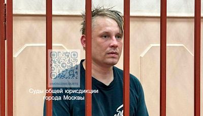 Russia jails two journalists for ‘working with Alexei Navalny group’