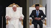 Pope praises Indonesians for choosing children over cats