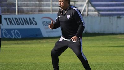 Tiene 73 años, atajó contra Maradona y ahora, como DT, lo fueron a buscar para zafar del descenso