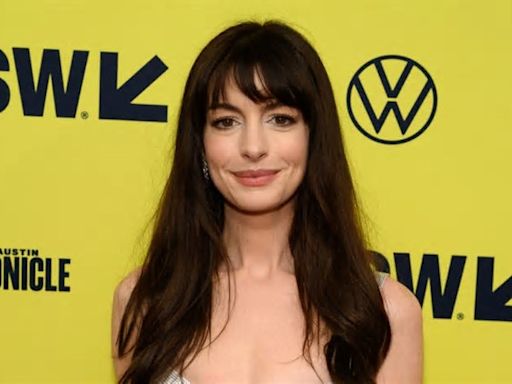 Anne Hathaway e quella volta che dovette baciare 10 ragazzi per "testare la chimica"