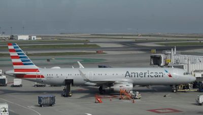 3 injured at San Francisco airport after American Airlines plane fills with smoke