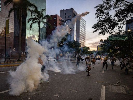 Venezuela Sees Hugo Chávez Statues Toppled in Post-Election Unrest