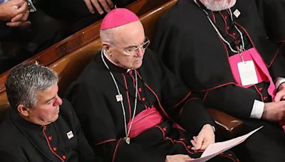 El Vaticano excomulga por cisma al arzobispo italiano que lidera la oposición ultraconservadora contra el Papa