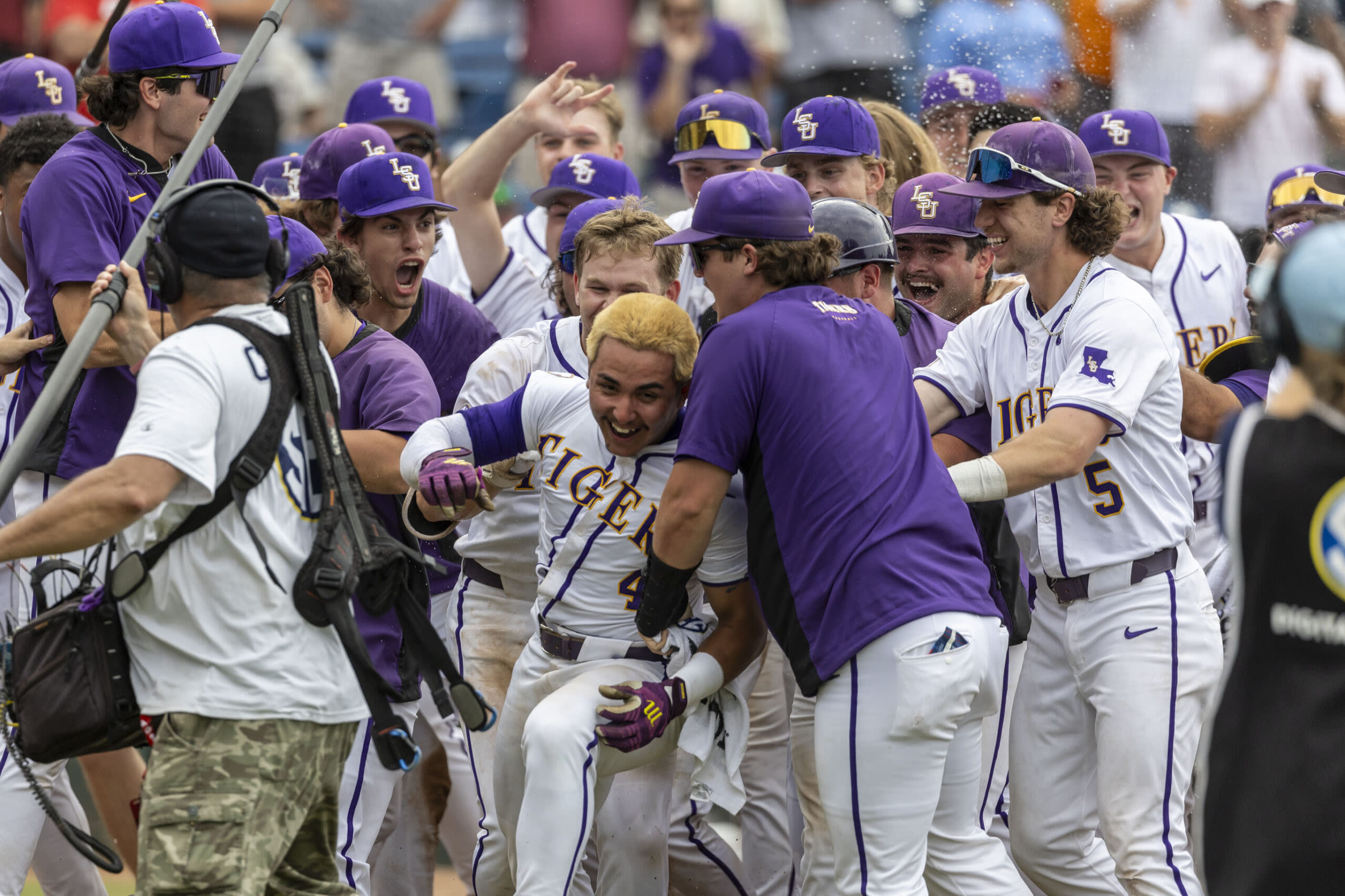 Steven Milam walks it off to send LSU baseball to the SEC championship game